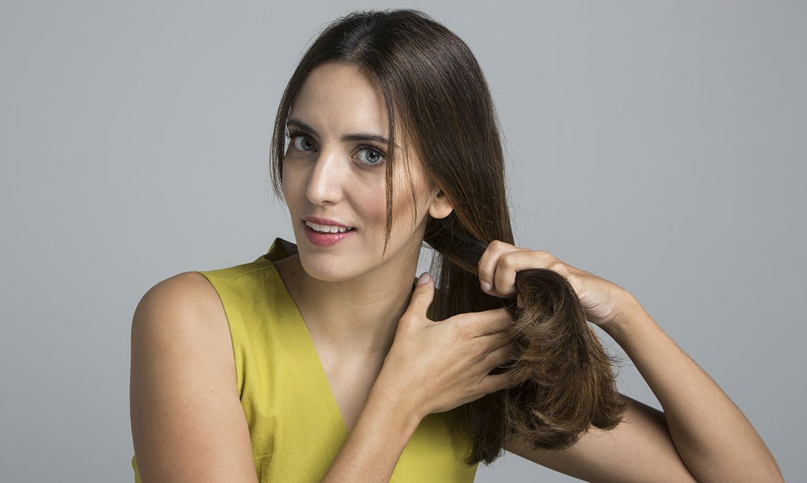 Si quieres cumplir al dedillo con el orden de productos para el cabello, después del acondicionador, 1 vez a la semana, no aclares tu mascarilla y déjala actuar en mayor profundidad a modo de leave-in.
